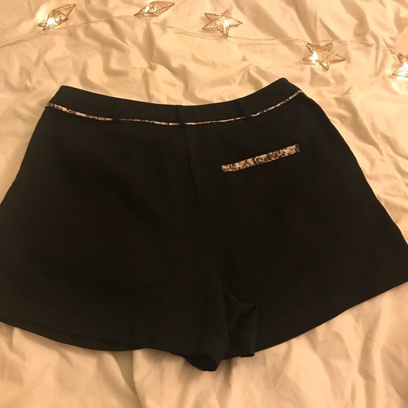 Black Bermuda shorts - Picture 4 of 8